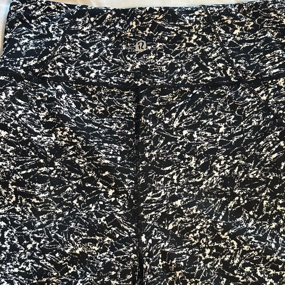 Lululemon Deep Breath Crop Iced Wave White‎ Black Mesh Run Leggings Size 6 - Picture 10 of 11